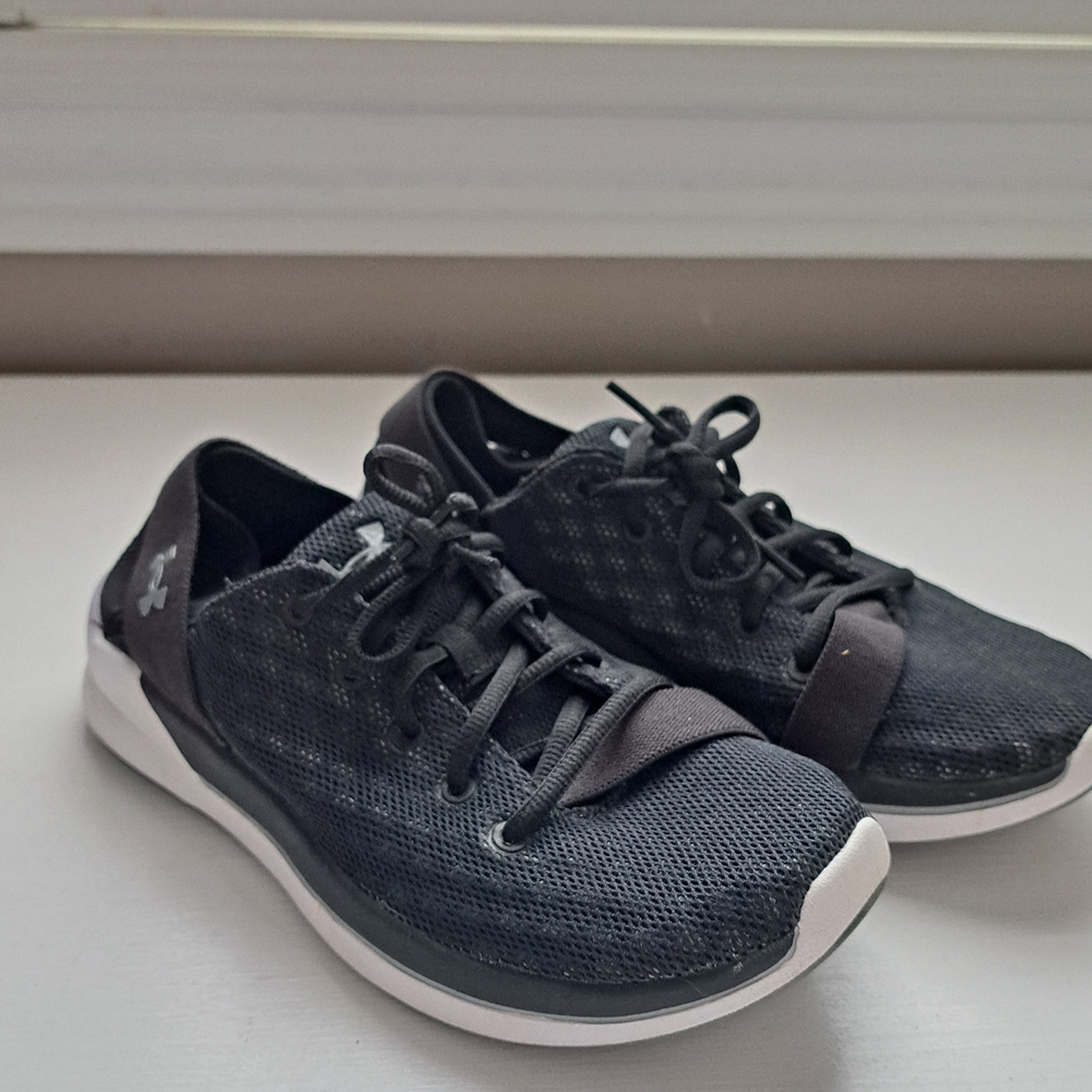 Under Armour Black Mesh Women's 5us Sneakers